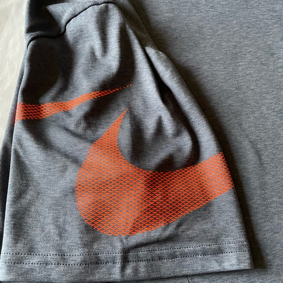 Nike NWT Grey DriFit Shirt, Sz L - Picture 4 of 6